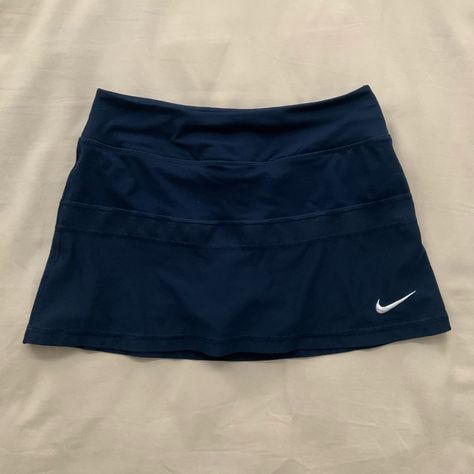 Nwot Nike Navy Blue Skort Size Small. Comes With Built In Compression Shorts. Never Worn, Perfect Condition. Perfect Trendy Summer Piece! Ralph Lauren Tennis Skirt, Short Tennis Skirt Outfit, Women’s Tennis Outfit, Nike Outfits Women, Summer Bottoms For Women, Skort Athletic Outfit, Cute Skirts For Summer, White Cargo Skirt Outfit, Slazenger Skort Outfit