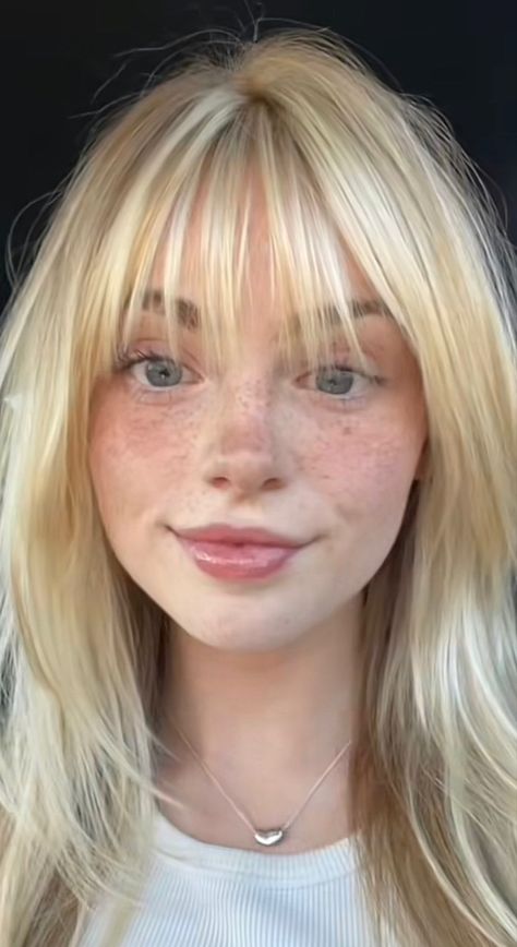 Bangs With Lots Of Face Framing, Bangs Blonde Straight Hair, Blonde Hair With Fringe, Blonde Hair And Blue Eyes, Blonde Hair With Bangs, Bangs For Round Face, Light Blonde Hair, Hair Inspiration Short, Hairstyles For Layered Hair