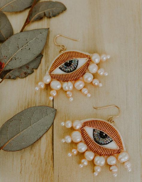 Eyes Are Never Silent: Embroidery Art by Carly Owens – Beautiful Bizarre Magazine Anting Manik, Goldwork Embroidery, Jewellery Beads, Diy Fabric Jewellery, Beaded Jewelry Bracelets, Beads Jewellery, Beading Techniques, Bead Embroidery Jewelry, Handmade Fashion Jewelry