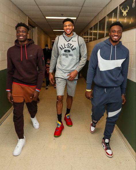 antetokounmpo brothers Celebrities, Milwaukee Bucks, Antetokounmpo Brothers, I M Sick, Giannis Antetokounmpo, Basketball Is Life, Nba Teams, All Star, Nba