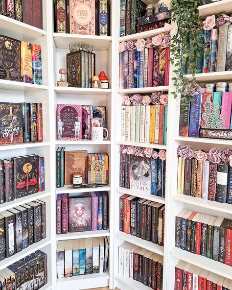 Happy #shelfiesunday 🩷 What are you reading this weekend? #books #bookshelves #shelfie #bookstagram #prettybooks #bookishhome #bookcollector #bookcollection Clean Bookshelf, Book Bedroom Aesthetic, Book Corner Ideas Bedroom, Bookish Pictures, Book Room Ideas, Room With Bookshelves, Bookshelves Aesthetic, Pretty Bookshelves, Cute Bookshelves