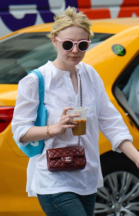 Dakota Fanning - Chanel Mini Flap Bag Chanel Small Classic Bag, Chanel Flap Bag Outfit, Mini Bag Outfit, Chanel Mini Bag, Chanel Bag Outfit, Chanel Bag Classic, Chanel Mini Flap Bag, Mini Outfit, My Style Bags