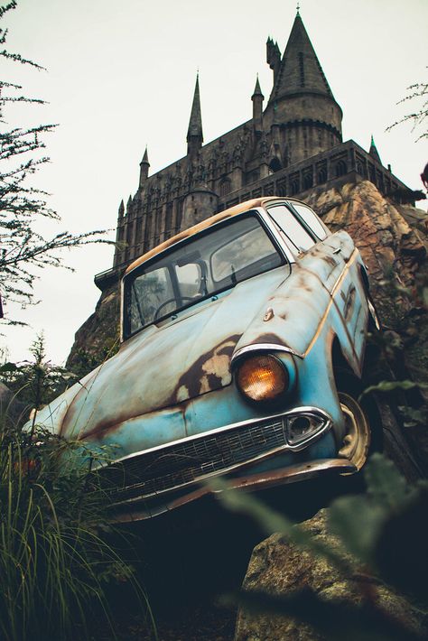 ford anglia | Wizarding World of Harry Potter @ Universal St… | Flickr Early Middle Ages, Ford Anglia Harry Potter, Harry Potter Tattoo Sleeve, Harry Potter Car, Harry Potter Universal Studios, Ford Anglia, Harry Potter Halloween, Hogwarts Castle, Diagon Alley