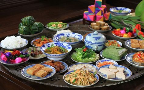 Lunar New Year In Vietnam Vietnamese Recipes, Food Styling, Vietnamese Cuisine, Sticky Rice Cakes, Home Meals, New Year's Food, Nouvel An, Food Tours, Popular Recipes