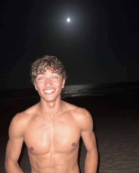 Gavin Casalegno, Jeremiah Fisher, Cute Guy Pics, Surfer Boys, The Summer I Turned Pretty, Summer I Turned Pretty, Cute White Guys, Attractive Guys, Cute Celebrity Guys