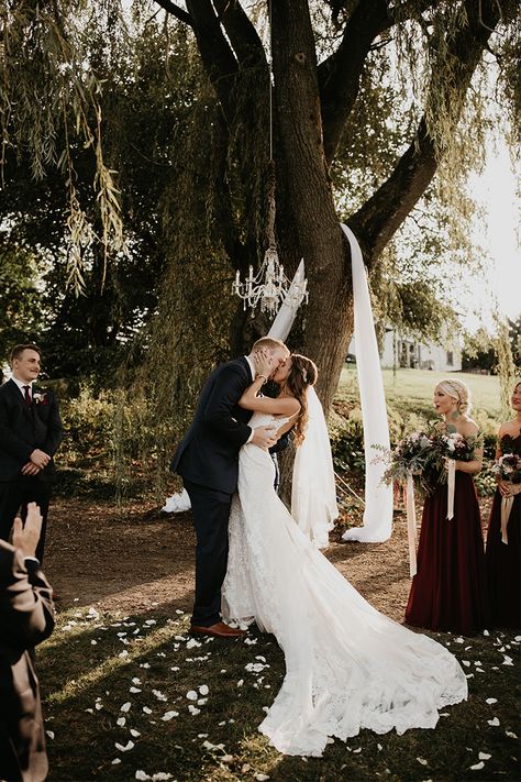 Pittsburgh Outdoor Wedding, Wedding Photos Ceremony Kiss, Wedding First Kiss Poses, Wedding Kiss Photography, Wedding Kissing Pictures, Kiss Wedding Photos, Wedding First Kiss Picture, Ceremony Kiss Pose, First Kiss Picture Wedding