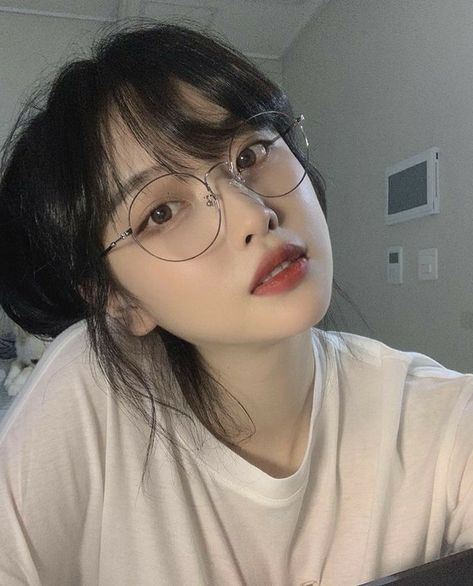 Cute Round Glasses, Ulzzang Glasses, Hairstyles For Women With Glasses, Asian Glasses, Korean Glasses, Women With Glasses, Short Hair Glasses, Bangs And Glasses, Cute Glasses Frames