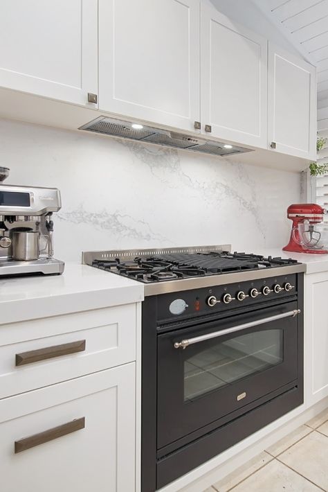 Black And White Kitchen Splashback Ideas, Engineered Stone Splashback, Hamptons Splashback, Stone Kitchen Splashback, Grey Glass Splashback Kitchen, Shaker Kitchen Splashback Ideas, Marble Kitchen Splashback, Hamptons Kitchen Splashback, Stone Splashback Kitchen