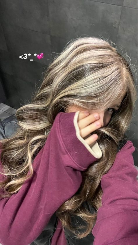Ash Blonde Balayage Face Framing, Ash Blonde Balayage Layered Hair, Blonde Hair Dye For Brunettes, Blond Highlights Aesthetic, Long Blonde And Brown Hair, Brown Hair With Blonde Highlights On Top, Brown Hair With Different Highlights, Blonde Fading Into Brown, Chunky Golden Blonde Highlights
