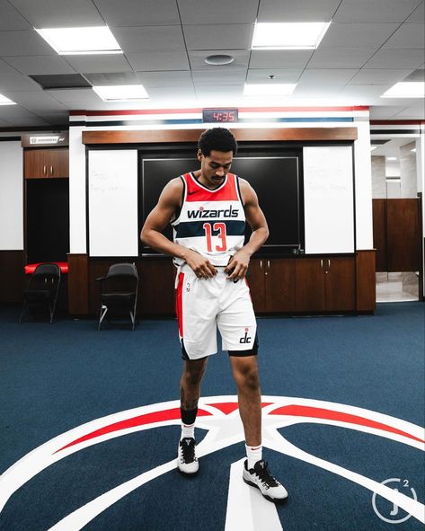 Nba Players, Basketball Players, Jordan Poole, Hoop Dreams, Nba Pictures, Basketball Pictures, Girls Room Decor, Attractive Men, Cute Casual Outfits