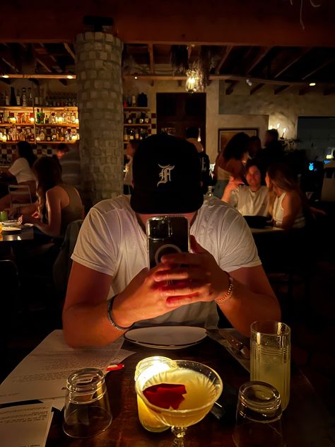 Dinner With Bf Aesthetic, Live Together Couples, Dinner Boyfriend Aesthetic, Live In Couple Aesthetic, Restaurant Dates Aesthetic, Couple At Dinner Aesthetic, Dinner Date Photos Instagram, Dinner Date Pictures Couple, Living With Bf