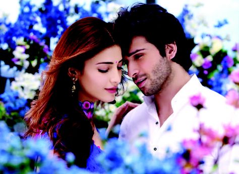 Beautiful Ramaiya Vastavaiya Photos, Jeene Laga Hoon, Ramaiya Vastavaiya, Girish Kumar, Indian Wedding Poses, Shruti Haasan, Glitter Makeup Looks, Shreya Ghoshal, Couples Hugging