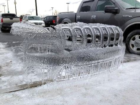 The front of a Jeep left behind an ice sculpture in the parking lot of a medical center ne... Humour, Perfectly Timed Photos, Meanwhile In Canada, Mermaid Man, Ice Storm, Car Memes, Ice Sculptures, Frozen In Time, 웃긴 사진