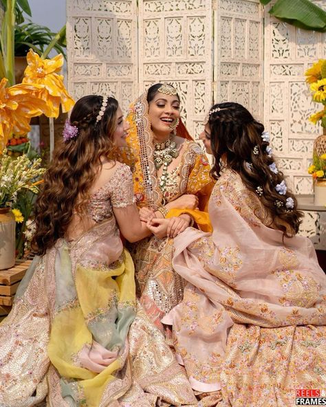 Endless laughs with your best girls. This frame is full of inspiration, this fresh summery trio is here to add that extra dose of sunshine & happiness. Swooning over all the details. Pc: dollyouup #indianbride #bride #bridesmaid #bridal #wedding #indianwedding #bff #wittyvows Poses With Bridesmaids Indian, Bride And Best Friend Picture, Wedding Sister Poses, Sisters Wedding Photoshoot, Bridesmaid Photoshoot Indian, Wedding Photo Ideas Indian, Bridesmaid Shoot, Desi Bridesmaids, Sister Pics