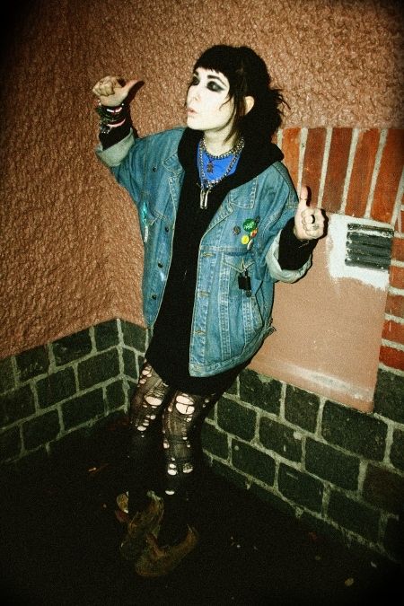 . 80s Emo, Punk Girl Fashion, 80s Alternative, Grunge Hairstyle, Grunge Style Outfits, Soft Indie, Skater Girl Outfits Grunge, Indie Outfits Grunge, Old Grunge