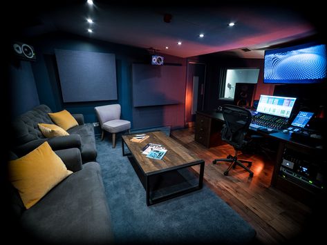 Music Studio Control Room, Bonus Room Music Studio, Music Studios Design, Music Studio Small Space, Small Studio Music, Home Studio Recording, Home Editing Studio, Music Production Room, Home Music Studio Small