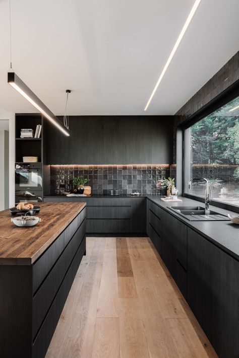 Masculine Kitchen, Kitchen Countertops Granite, All Black Kitchen, Modern Industrial Kitchen, Black Kitchen Countertops, Modern Black Kitchen, Countertops Granite, Natural Wood Kitchen, Matte Black Kitchen