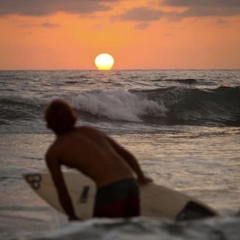 Jj Maybank Surfing, Surfing Astethic, Jj Astethic, Jj Surfing, Surf Life Aesthetic, Vintage Surfer Aesthetic, Sun Boy Aesthetic, Surfers Aesthetic, Surfer Astethic