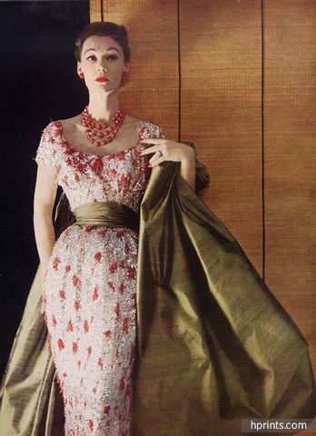 Christian Dior (Couture) 1952 Embroidery, Evening Gown, Philippe Pottier Fashion 1950, Mode Retro, Glamour Vintage, Fifties Fashion, Design Moda, Look Retro, Fashion 1950s, Elegant Lady, Christian Dior Couture