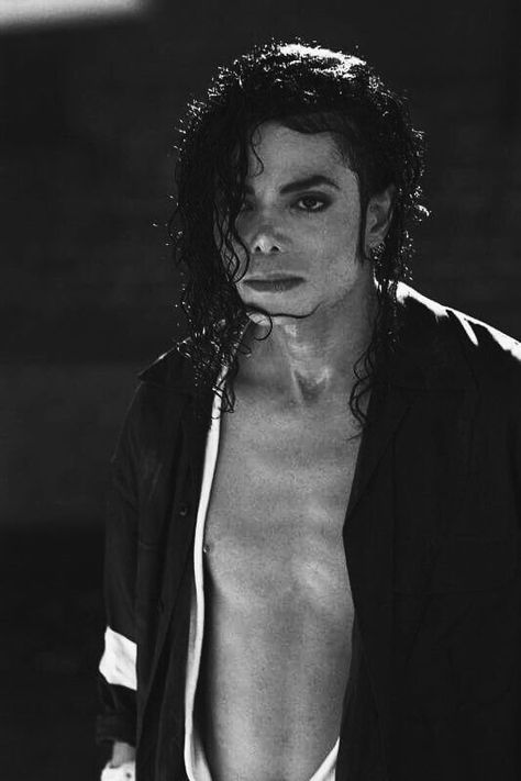 #wattpad #fanfiction You and Michael..... That's all that matters in this book. Being all innocent and goofy to doing sinful things. Imagines unlike no other. Let your fantasies become real and vivid. You'll find yourself gushing over with cuteness to dumping ice on you to cool you down. Enjoy it! Vote, comment an... Michael Jackson Body, Best Wattpad Books, Michael Jackson Dance, Good Night Baby, Michael Jackson Rare, Michael Jackson Art, King Of Pop, Big Crush, The Jacksons