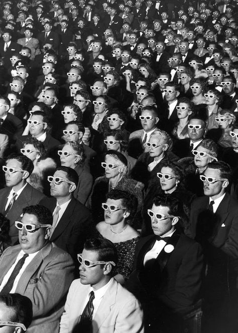 Guy Debord, Powerful Pictures, Paramount Theater, Fotografi Vintage, Thomas Sanders, Images Vintage, Black And White Photo, Black And White Aesthetic, Iconic Photos