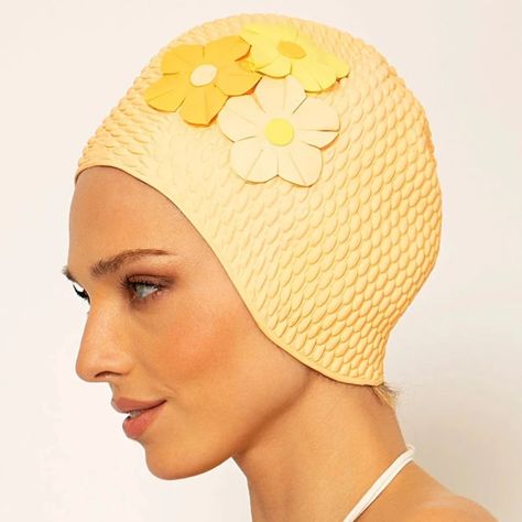 Bonnet de bain rétro pêche à fleurs - KORES Swimming Cap, Beach Games, Swim Ring, Inflatable Mattress, Slim Aarons, Swimming Bag, Swim Caps, Vintage Hat, Beach Umbrella