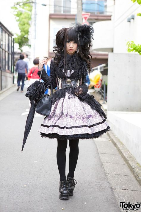 Alumi is a longtime Harajuku gothic lolita who we see often around the streets. Her look here features a Frill dress with an h.NAOTO Blood jacket, an #H.NAOTO Steam corset, and #YOSUKE heels. #tokyofashion #street snap #Harajuku Bloomer, Kawaii, Zoot Suits, H Naoto, Harajuku Street Style, Estilo Harajuku, Hippie Man, Harajuku Fashion Street, Harajuku Girls