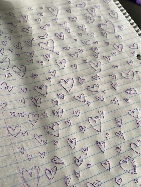Hearts On Paper Aesthetic, Aesthetic Doodle Patterns, Doodles On Homework Aesthetic, Boring School Aesthetic, Cute Heart Doodles Aesthetic, Heart Doodles Aesthetic, School Doodles Aesthetic, Heart Doodle Aesthetic, Notebook Doodles Aesthetic