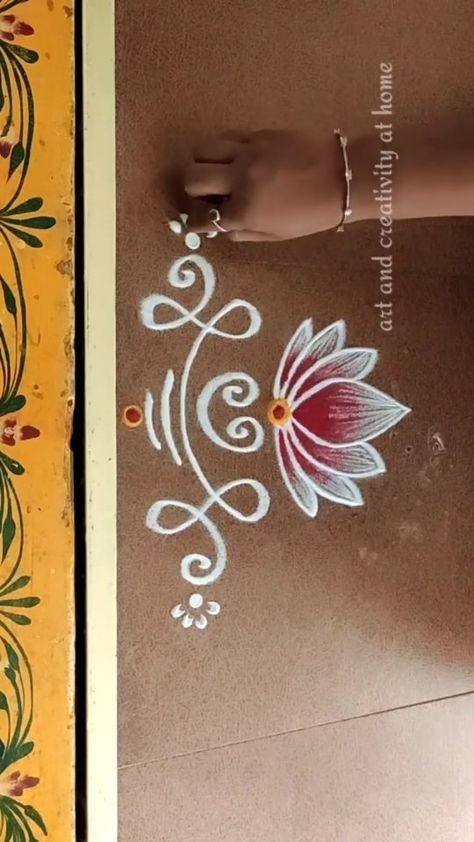 Main Door Rangoli Design, Rangoli Designs With Paint Colours, Simple Door Rangoli Design, Rangoli Door Border, Border Design For Rangoli, Easy Muggulu Designs, Door Rangoli Designs Simple, Door Rangoli Designs, Border Design Rangoli