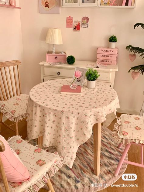 Chinese Room Aesthetic, Aesthetic Room Korean, Room Desk Organization, Cute Room Ideas Aesthetic, Rooms Cute, Korean Bedroom, Desk Organization Ideas, Chinese Room, Room Decor Cute