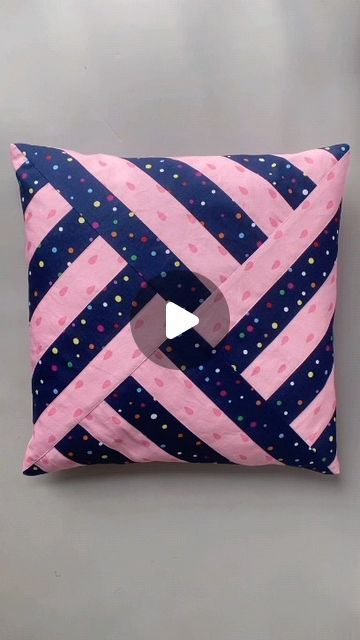 Sewing Pillows Ideas, Diy Cushion Covers, Pillow Covers Tutorial, Pillow Cases Tutorials, Quilted Pillow Covers, Embroidery Stitches Beginner, Pillows Decorative Diy, Sewing Cushions, Diy Pillow Covers