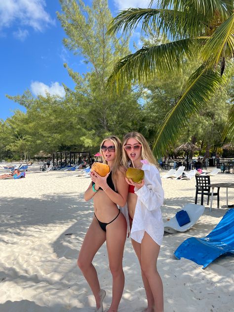 Cozumel Mexico Cruise Pictures, Friend Cruise Pictures, Pictures On A Cruise, Spring Break Cabo, Bahamas Vacation Aesthetic, Cruise Inspo Outfits, Cruise With Best Friend, Cute Vacation Pics, Best Friend Cruise Pictures