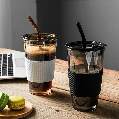 Glass Cup With Lid, Kitchen Decor Collections, Crockery Design, Trendy Water Bottles, Unique Glassware, Ice Frozen, Botol Air, Cup With Lid And Straw, Cute Coffee Cups
