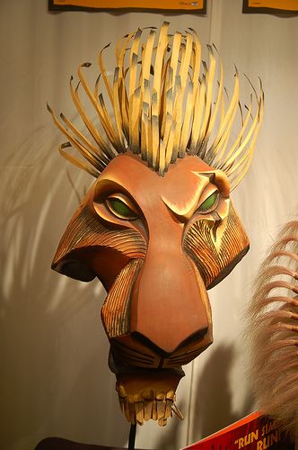 Scar mask from Lion King Scar Rey Leon, Scar Mask, Lion King Play, Lion King Scar, Lion King Costume, Lion King Musical, Lion King Jr, Lion King Broadway, Drama Masks