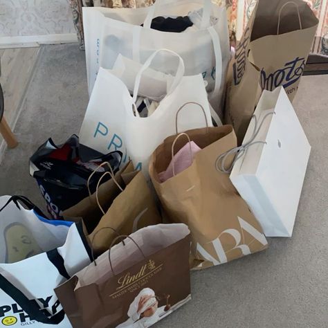 New Clothes Aesthetic Shopping Bags, Shopping Bags Aesthetic Luxury, Shopping Aesthetic Bags, Lots Of Shopping Bags, Shopping Spree Bags, Shopping Spree Aesthetic, Birthday Shopping Spree, Manchester Shopping, Shopping Bags Aesthetic