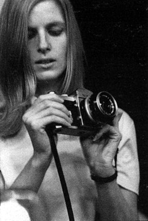 Celebrities as Photographers – Interesting Photos Show Famous People With Their Nikon F Cameras ~ Vintage Everyday Olivia Harrison, Linda Eastman, Beatles Girl, Paul And Linda Mccartney, Portia De Rossi, The White Album, Elvis Costello, Linda Mccartney, Cameron Diaz