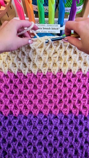 Crochet Smock Stitch, Smocking Embroidery, Stitches Crochet, Smocking Patterns, Crochet Lace Edging, Crochet Stitches Video, Crochet Items, Crochet Stitches Tutorial, Crochet Instructions