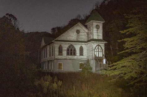 Southern Gothic House, Southern Gothic Aesthetic, Gothic Setting, Southern Aesthetic, Eerie Places, Church Aesthetic, Ethel Cain, Gothic Photography, Southern House