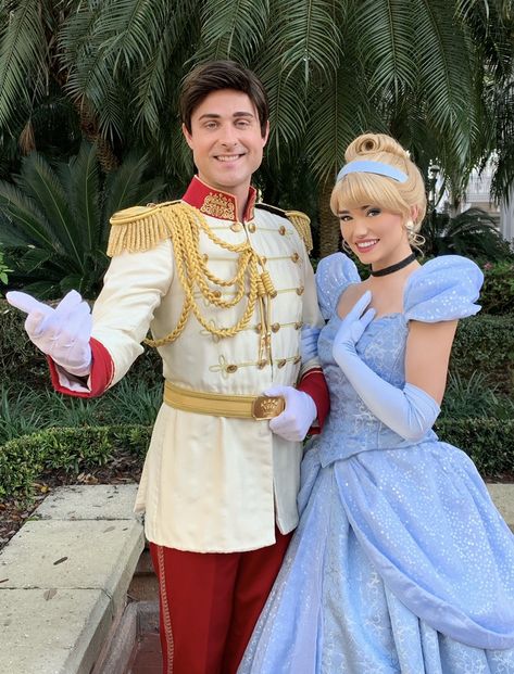 Face Character, Character Dining, Cinderella, Disney World, Prince Charming Kostum Disney, Couple's Costume, Cinderella Halloween Costume, Prince Charming Costume, Cinderella Outfit, Cute Couples Costumes, Kostum Halloween, Cinderella Prince, Prince Costume