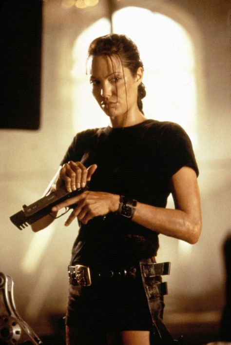 Lara Croft: The Inspiration Angelina Jolie Action Movies, Early 2000s Halloween Costumes, 2000s Halloween Costume Ideas, 2000s Halloween Costume, Lara Croft Angelina, Lara Croft Angelina Jolie, Tomb Raider Angelina Jolie, Tomb Raider 2001, John Voight