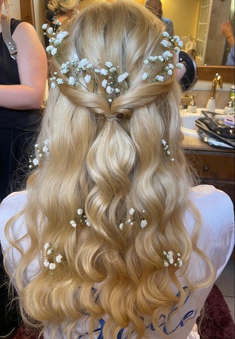 Butterfly Hairstyles, Hairstyle Latest, Butterfly Hairstyle, Rapunzel Wedding, Butterfly Braid, Cute Prom Hairstyles, Floral Wedding Hair, Flower Braids, Quince Hairstyles