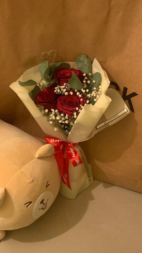 Flowers To Buy Your Girlfriend, Flower Bouquet Girlfriend, Flowers And Note From Boyfriend, Flowers To Give To Girlfriend, Flowers For Your Girlfriend, Plushie Flower Bouquet, Small Gestures For Girlfriend, Fake Bouquet Of Flowers, Bouquet From Boyfriend