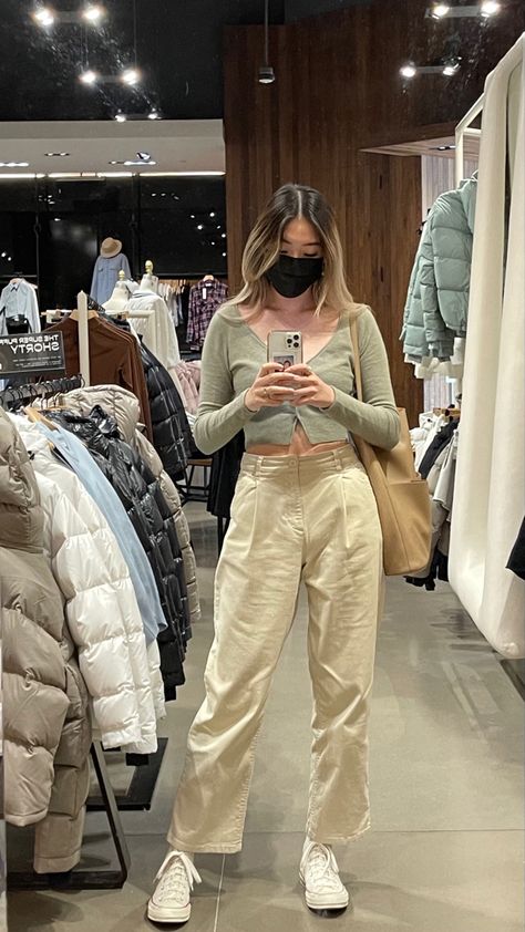 Green Fall Outfit, Cream Jeans Outfit, Cream Wide Leg Pants, Beige Jeans Outfit, Green Jeans Outfit, Cream Pants Outfit, Sage Green Sweater, Beige Pants Outfit, Wide Pants Outfit