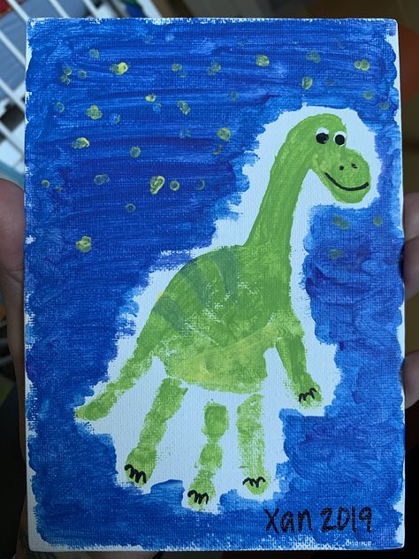 Dinosaur Finger Painting, Paint A Dinosaur, Dinosaur Art Craft Preschool, Dinosaur Creative Art Preschool, How To Paint A Dinosaur, Easy Dinosaur Painting On Canvas, Dino Crafts Preschool Art Projects, Dinosaur Prek Theme, Handprint Dinosaur Craft