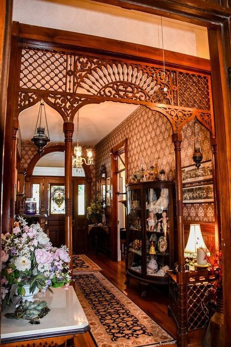 Victorian Style Homes Interior, Old Victorian Homes Interior, Interior Design Victorian, Victorian Fretwork, Victorian Style Interior, Decoration Things, Victorian House Interior, Mansion Interior Design, Victorian House Interiors