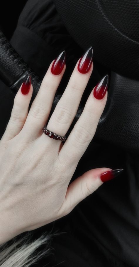 Vampire Nail Ideas, Short Spooky Nail Designs, Cute Gothic Nails, Goth Fall Nails, Dark Spooky Nails, Emo Halloween Nails, Nails Acrylic Gothic, Nail Art Emo, Goth Gel Nails