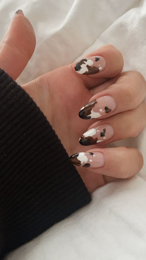 Cow Themed Nail Art, Cow Print Nails Brown And Black, Cow Oval Nails, Nature Nails Ideas, Almond Nails Designs Cow Print, Almond Acrylic Nails Cow Print, Glitter Nails With Nail Art, Cow Print Nails Matte, Cow Print Nails How To