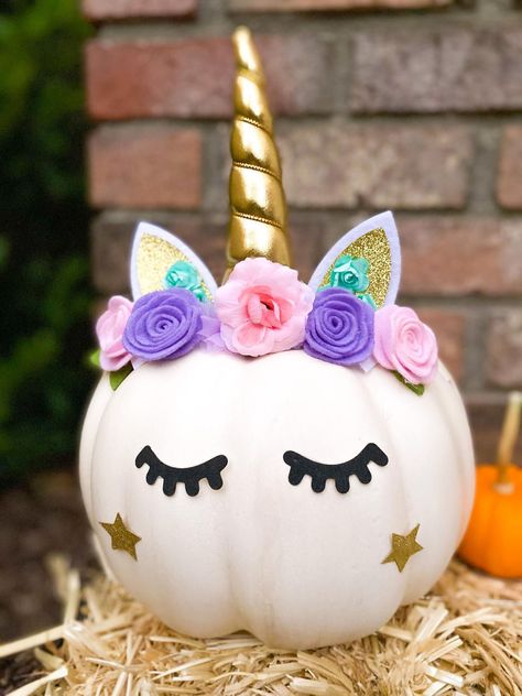 THE CUTEST DIY UNICORN PUMPKIN Rainbow Pumpkin, Halloween Pumpkin Crafts, Creative Pumpkin Decorating, Rainbow Halloween, Character Pumpkins, Unicorn Pumpkin, Pumpkin Decorating Contest, Pumpkin Carving Contest, No Carve Pumpkin Decorating