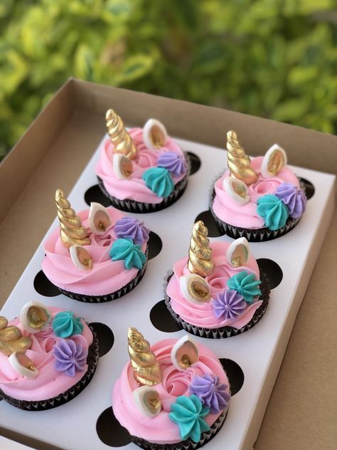 Purple Unicorn Cupcakes, Pink Unicorn Cupcakes, Unicorn Cupcakes Ideas, Unicorn Birthday Cupcakes, Unicorn Cupcake Cake, Rainbow Unicorn Cupcakes, Ube Dessert Recipe, Unicorn Cupcakes Cake, Unicorn Birthday Party Cake