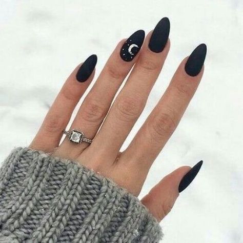 Nail Art Ideas for Halloween Halloween Nail Colors, Witchy Nails, Cute Halloween Nails, Halloween Acrylic Nails, Organic Nails, Black Acrylic Nails, Moon Nails, Goth Nails, Halloween Nail Designs